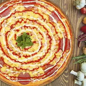 Пицца с колбасой 33 см Тонкая